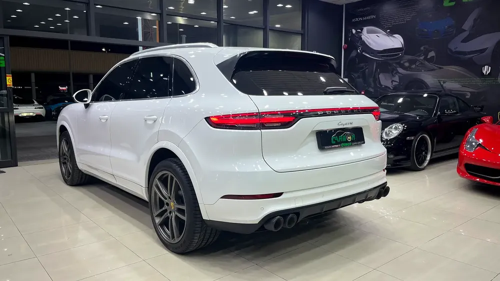Porsche Cayenne 2018 Standard GCC Specs Full service history Original paint - Image 7