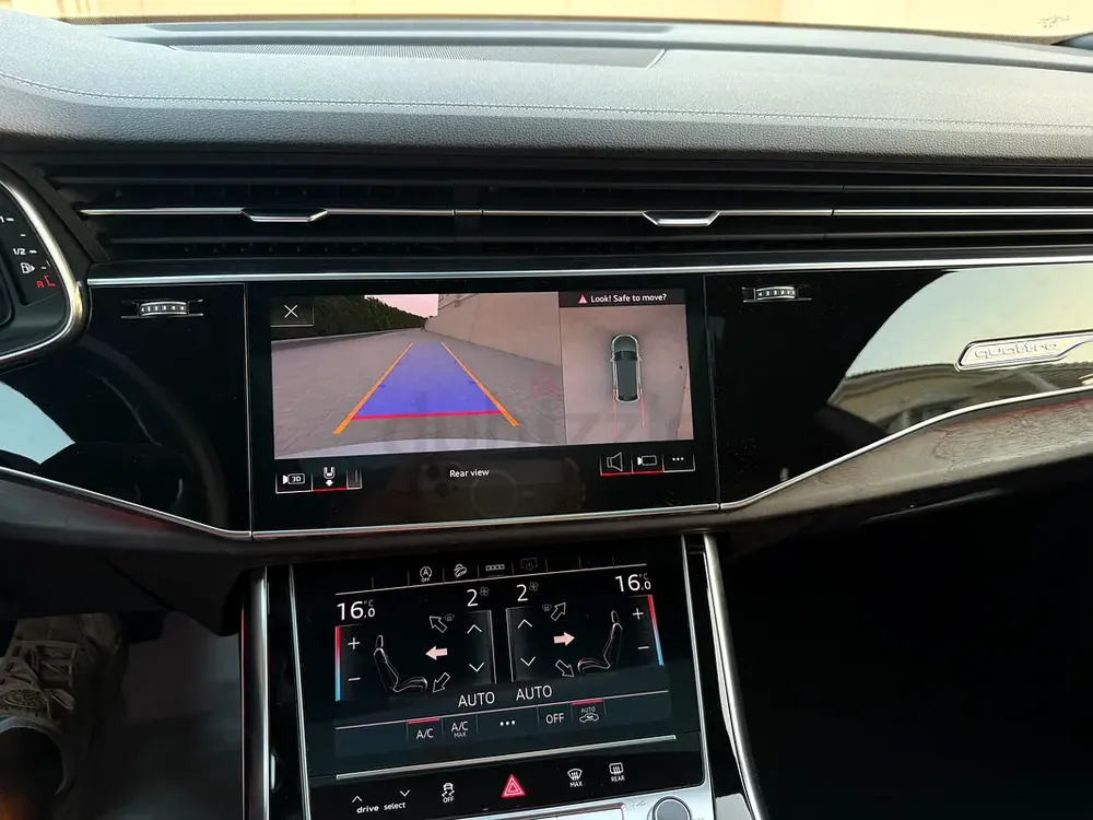 Audi Q8 55 TFSI quattro 2023 - GCC Specs - Like New! - Image 10
