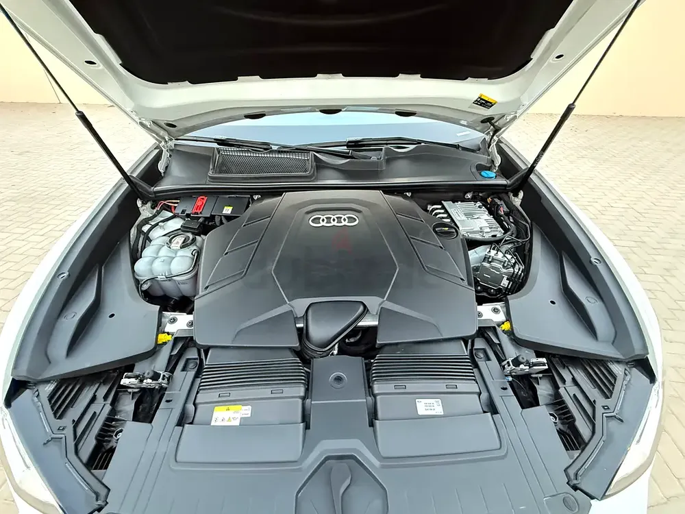 Audi Q8 55 TFSI quattro 2023 - GCC Specs - Like New! - Image 19