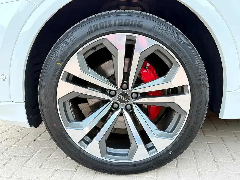 Audi Q8 55 TFSI quattro 2023 - GCC Specs - Like New! - Image 20