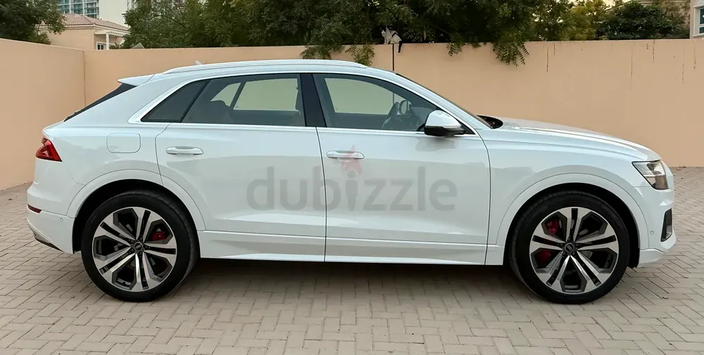 Audi Q8 55 TFSI quattro 2023 - GCC Specs - Like New! - Image 4