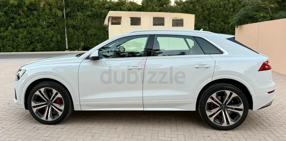 Audi Q8 55 TFSI quattro 2023 - GCC Specs - Like New! - Image 5
