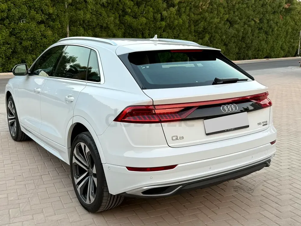 Audi Q8 55 TFSI quattro 2023 - GCC Specs - Like New! - Image 7