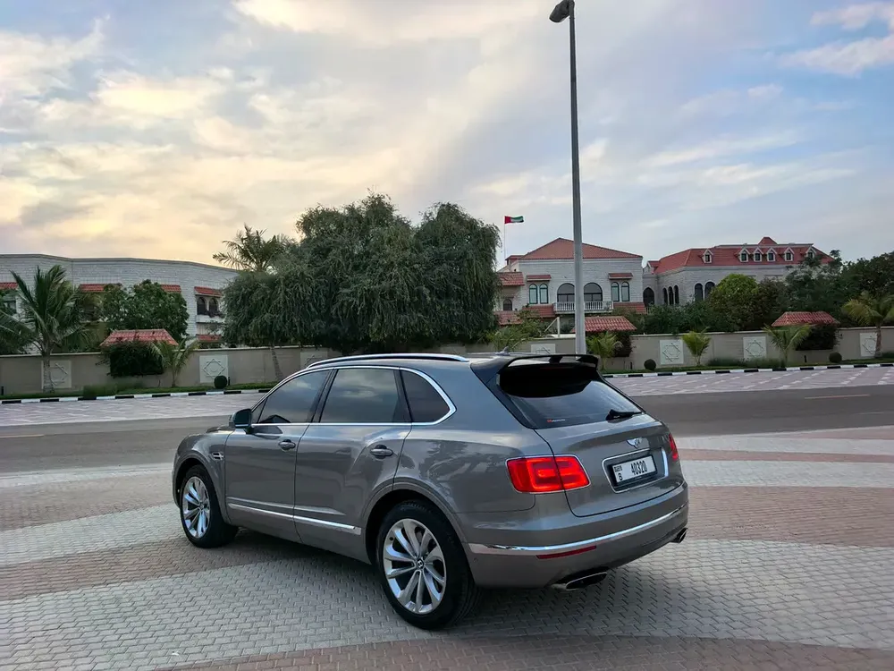 Bentley Bentayga Special Edition 2017 - GCC Specs - Excellent Condition - Image 11