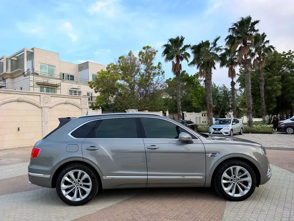 Bentley Bentayga Special Edition 2017 - GCC Specs - Excellent Condition - Image 16