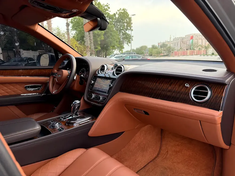 Bentley Bentayga Special Edition 2017 - GCC Specs - Excellent Condition - Image 4