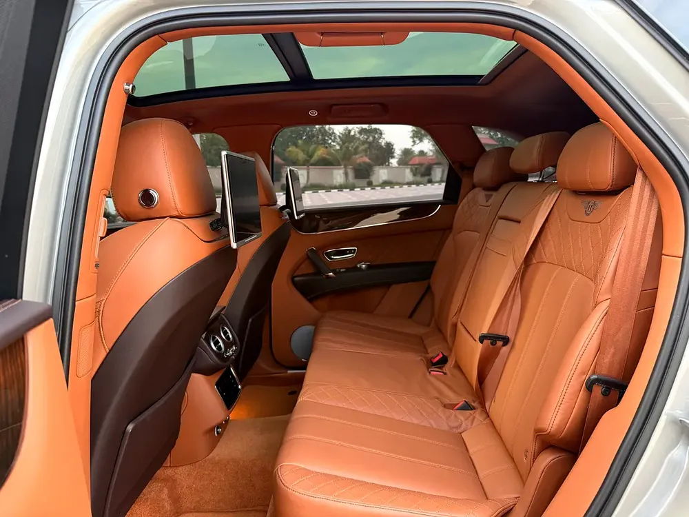 Bentley Bentayga Special Edition 2017 - GCC Specs - Excellent Condition - Image 7