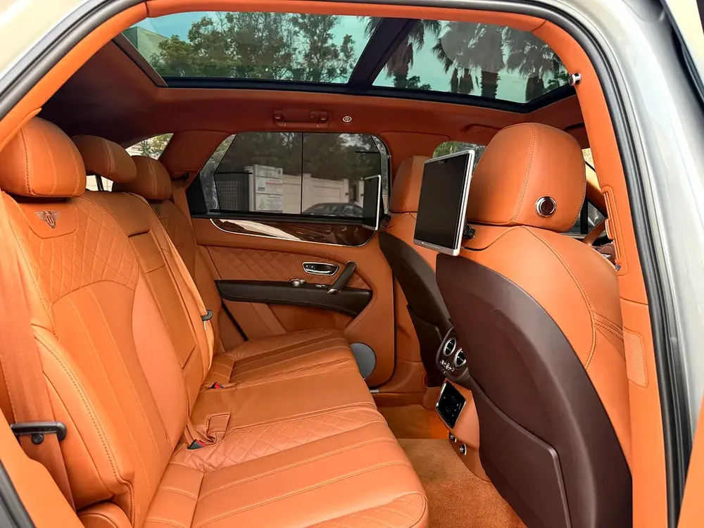 Bentley Bentayga Special Edition 2017 - GCC Specs - Excellent Condition - Image 8