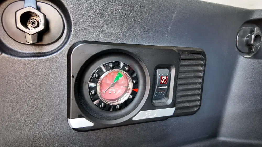 Toyota FJ Cruiser GXR 2019 - GCC Specs - Excellent Condition - Image 11