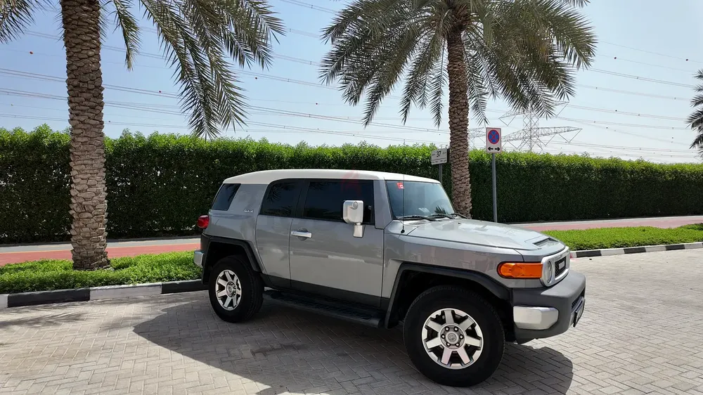 Toyota FJ Cruiser GXR 2019 - GCC Specs - Excellent Condition - Image 4