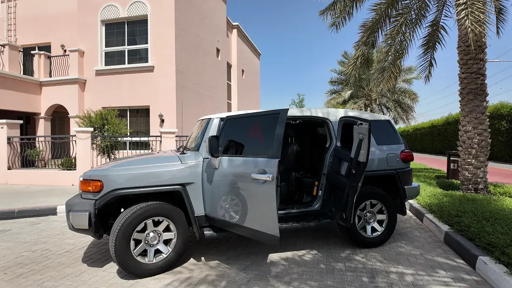 Toyota FJ Cruiser GXR 2019 - GCC Specs - Excellent Condition - Image 6