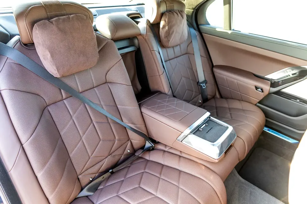 BMW 735i M Sport Individual – 2026 | GCC | Only 2,044 KM | AED 419,000 - Image 10