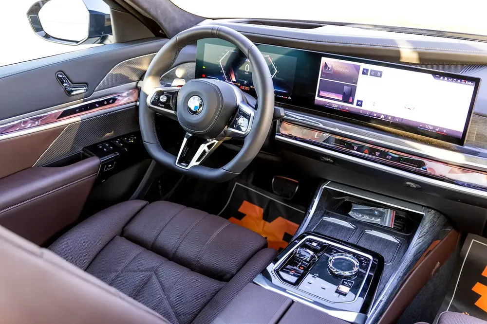 BMW 735i M Sport Individual – 2026 | GCC | Only 2,044 KM | AED 419,000 - Image 12