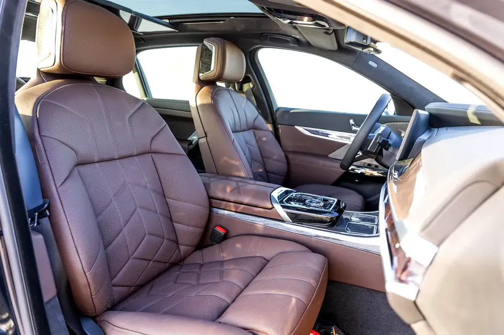 BMW 735i M Sport Individual – 2026 | GCC | Only 2,044 KM | AED 419,000 - Image 9