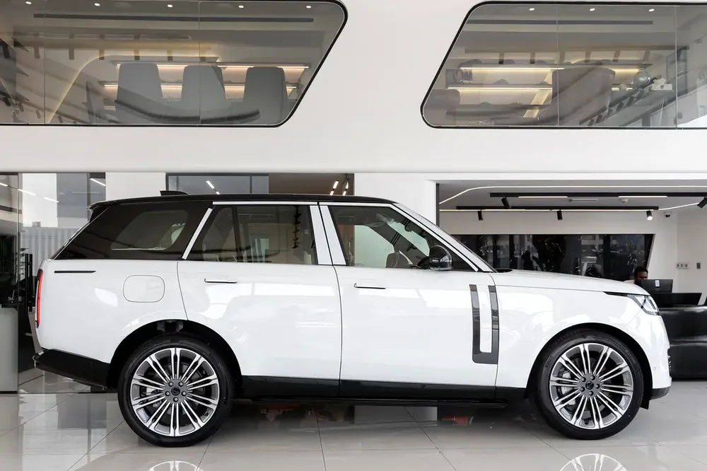 Land Rover | Range Rover Vogue | HSE P530 | Black Edition | GCC Specs | 2026  | ( EXPORT) - Image 7