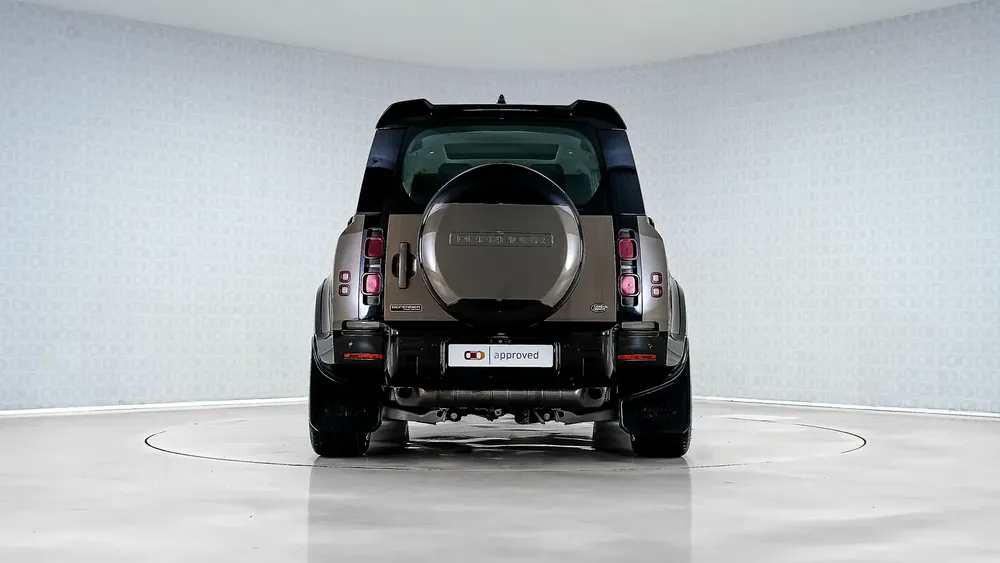 Defender 110 P400 First Edition Widetrack | AED 4,217 PM | Special Edition, 7 Seats | Ramadan Offer - Image 11