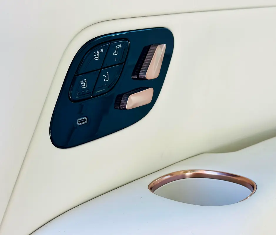 Lynk  Co 900 Ultra 2.0 - Image 16