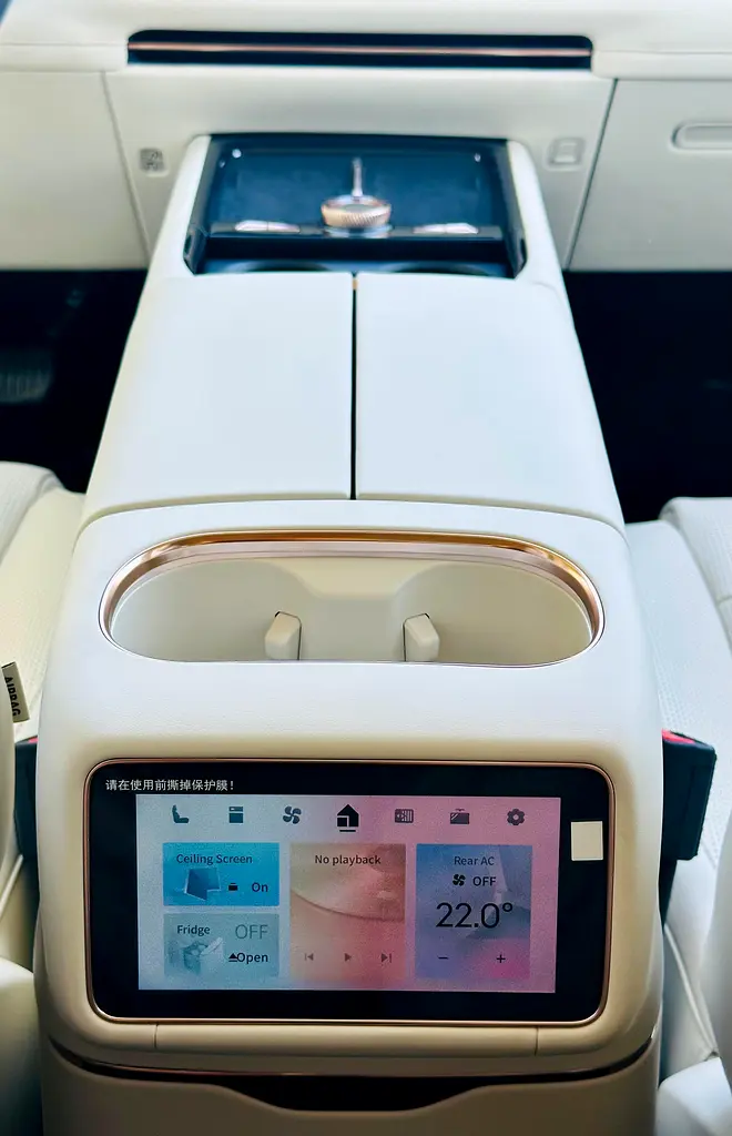 Lynk  Co 900 Ultra 2.0 - Image 18