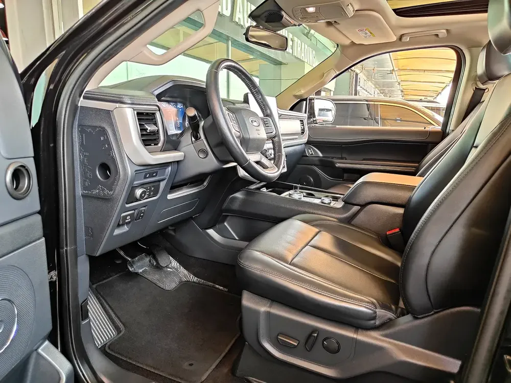 AED 1,945 P.M | 2022 Ford Expedition XLT Full Option | Under Ford Warranty and Service Contract | GC - Image 12