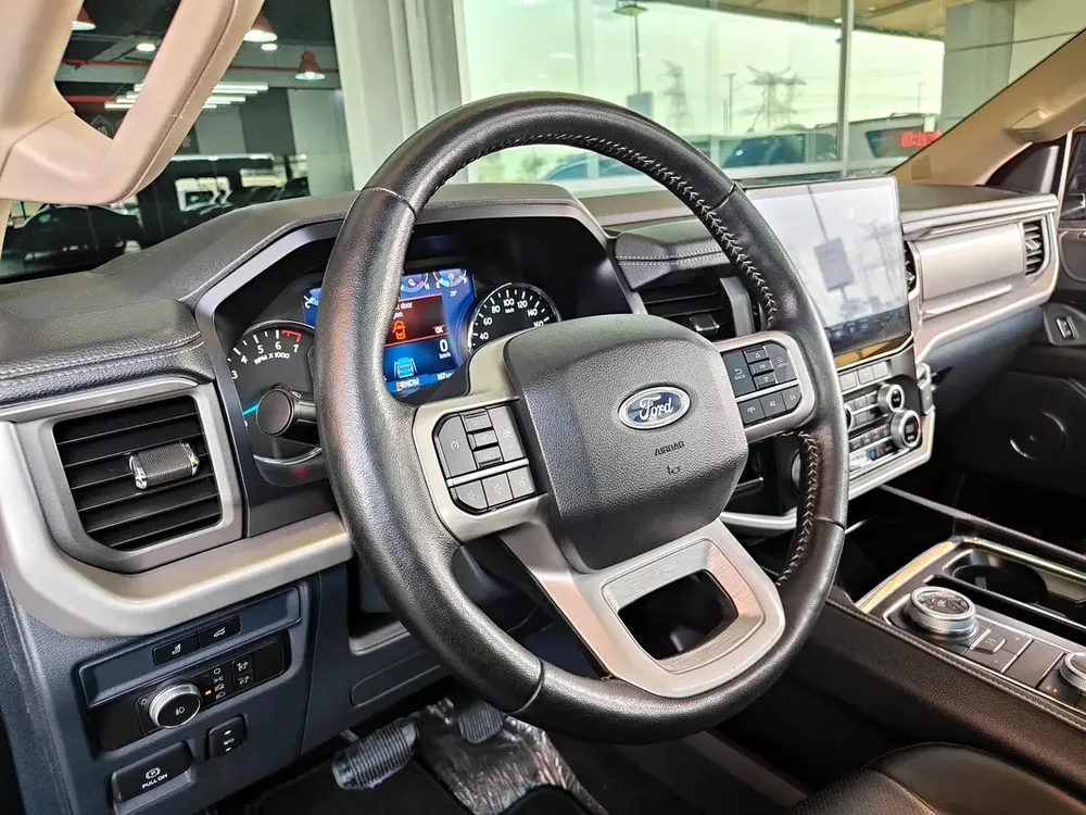 AED 1,945 P.M | 2022 Ford Expedition XLT Full Option | Under Ford Warranty and Service Contract | GC - Image 13