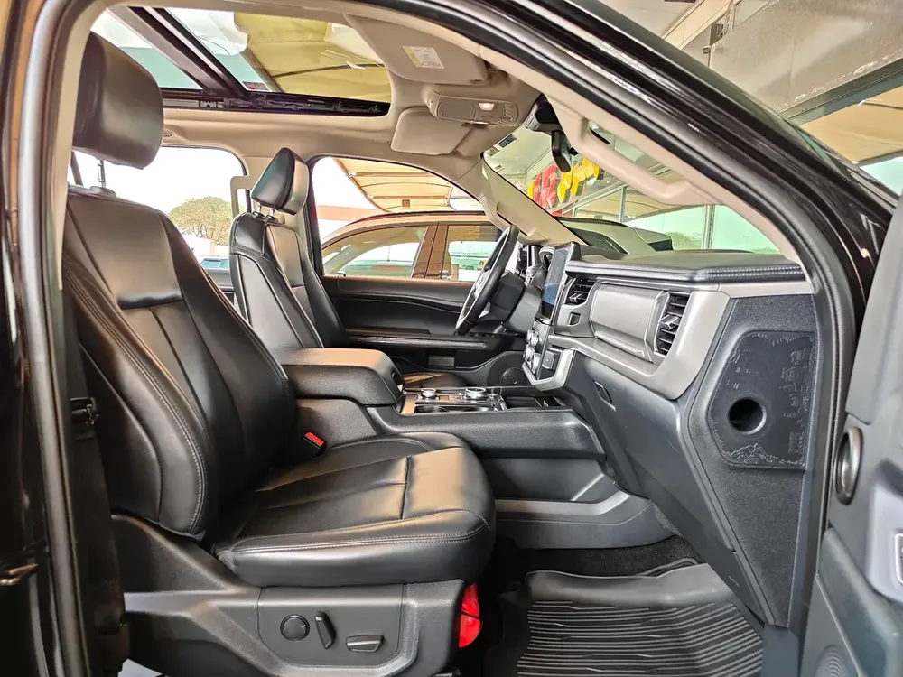 AED 1,945 P.M | 2022 Ford Expedition XLT Full Option | Under Ford Warranty and Service Contract | GC - Image 15
