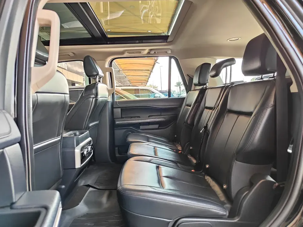 AED 1,945 P.M | 2022 Ford Expedition XLT Full Option | Under Ford Warranty and Service Contract | GC - Image 17