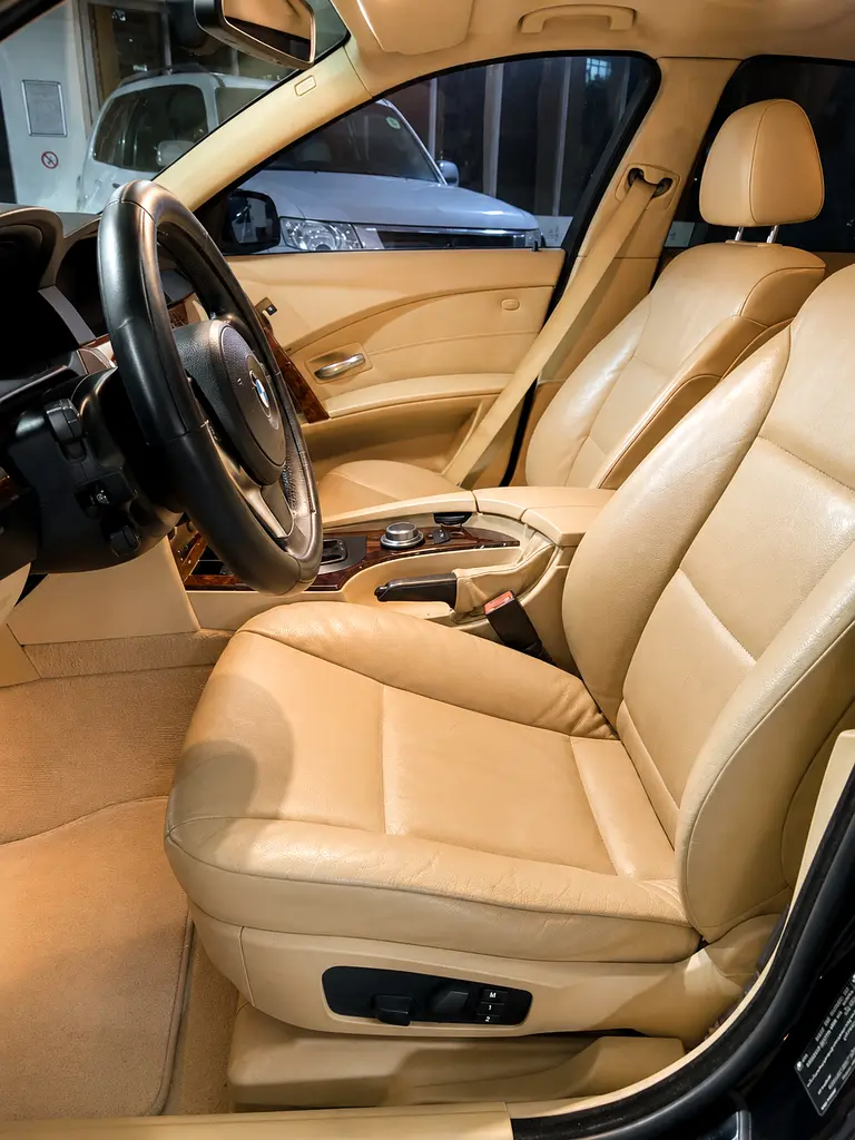 BMW 5-Series 530i Luxury Line 2007 - GCC Specs - Image 8