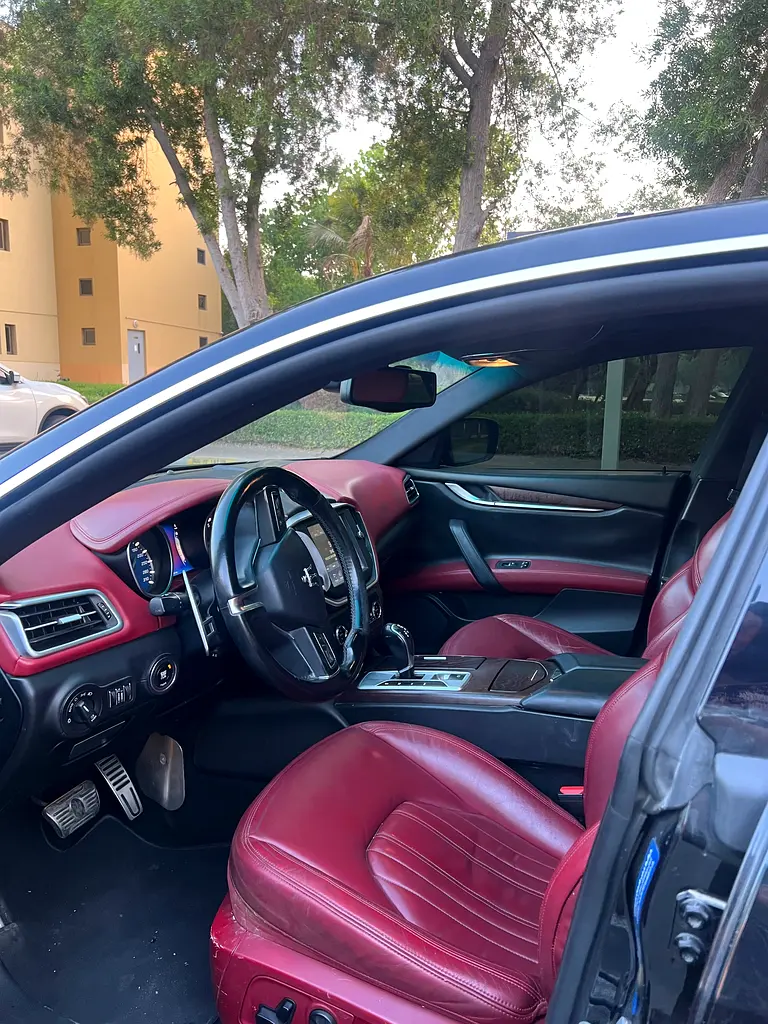 Maserati in the best color, Lady driven - Image 4