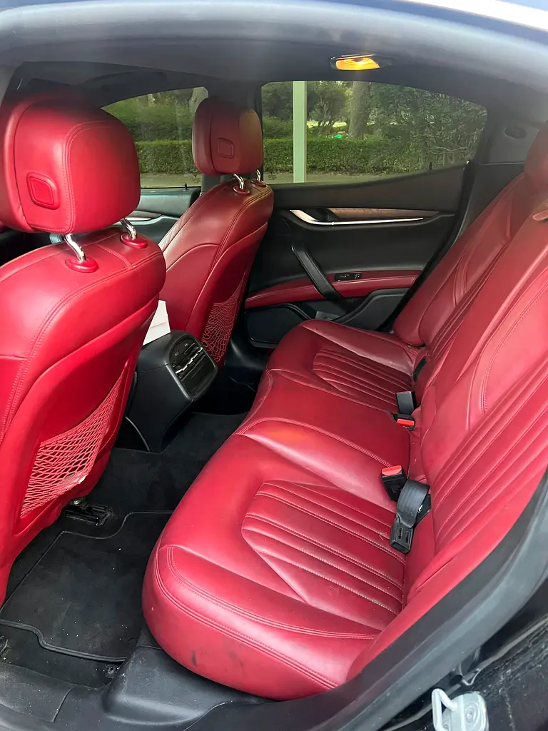Maserati in the best color, Lady driven - Image 5