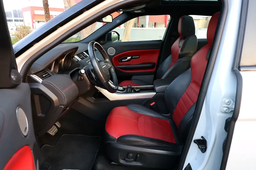 EVOQUE ( R-DYNAMIC ) - GCC SPECS - UNDER WARRANTY - ACCIDENT FREE - FULL SERVICE HISTORY - - Image 10