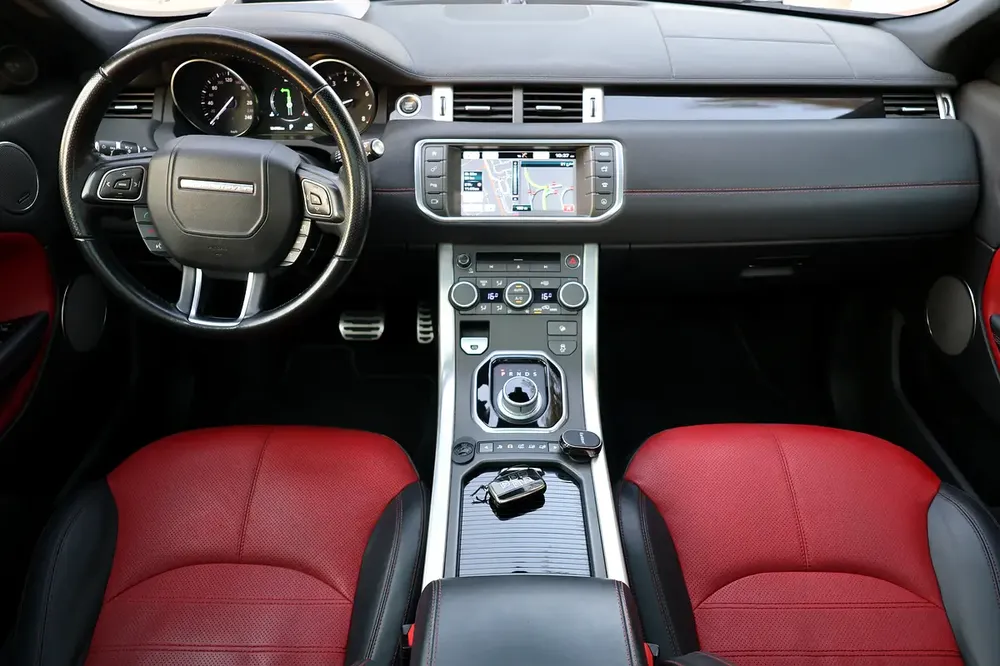 EVOQUE ( R-DYNAMIC ) - GCC SPECS - UNDER WARRANTY - ACCIDENT FREE - FULL SERVICE HISTORY - - Image 12