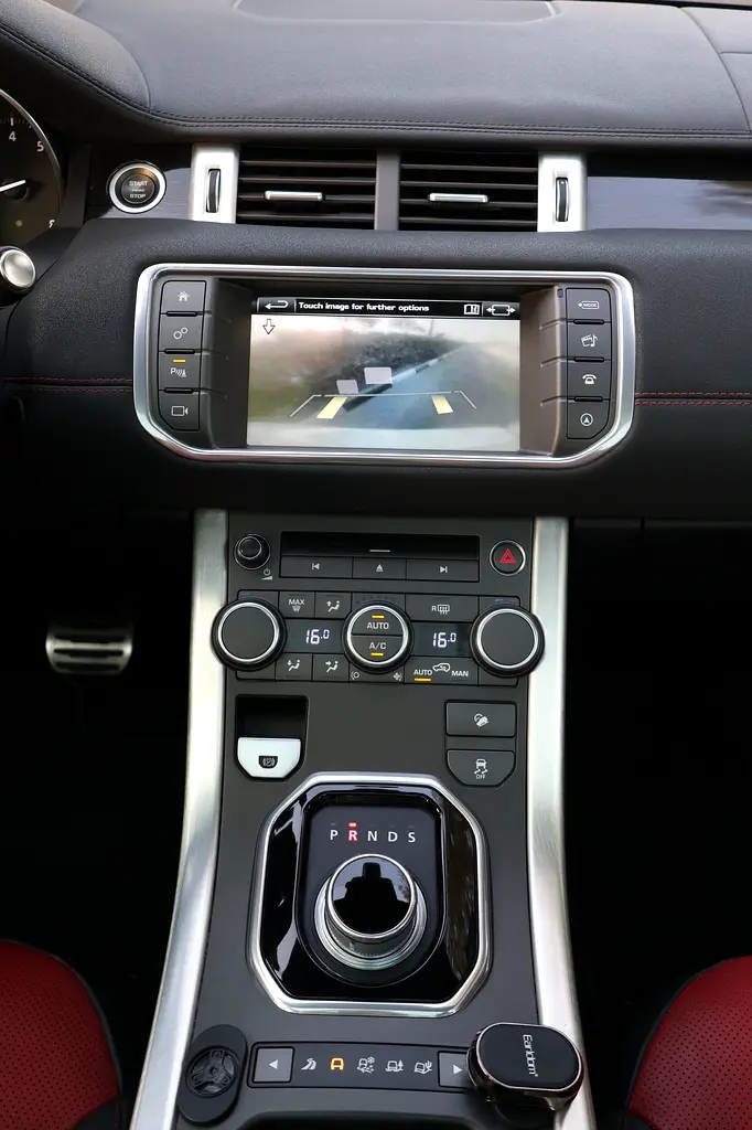 EVOQUE ( R-DYNAMIC ) - GCC SPECS - UNDER WARRANTY - ACCIDENT FREE - FULL SERVICE HISTORY - - Image 15