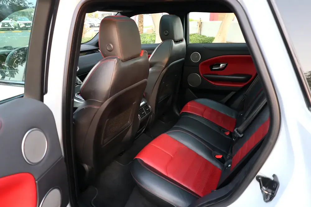 EVOQUE ( R-DYNAMIC ) - GCC SPECS - UNDER WARRANTY - ACCIDENT FREE - FULL SERVICE HISTORY - - Image 17