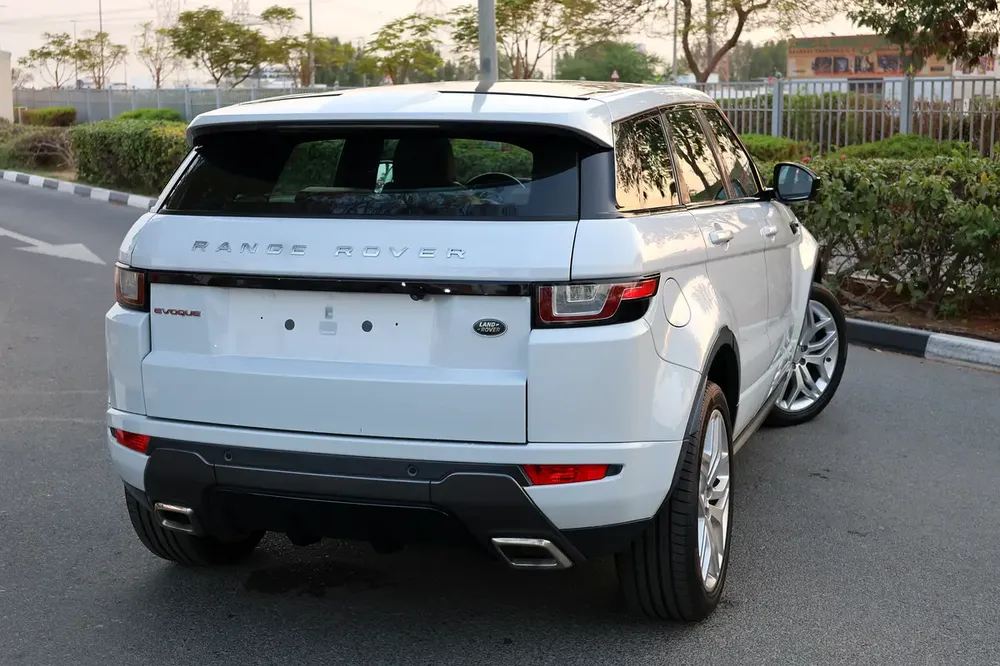 EVOQUE ( R-DYNAMIC ) - GCC SPECS - UNDER WARRANTY - ACCIDENT FREE - FULL SERVICE HISTORY - - Image 4