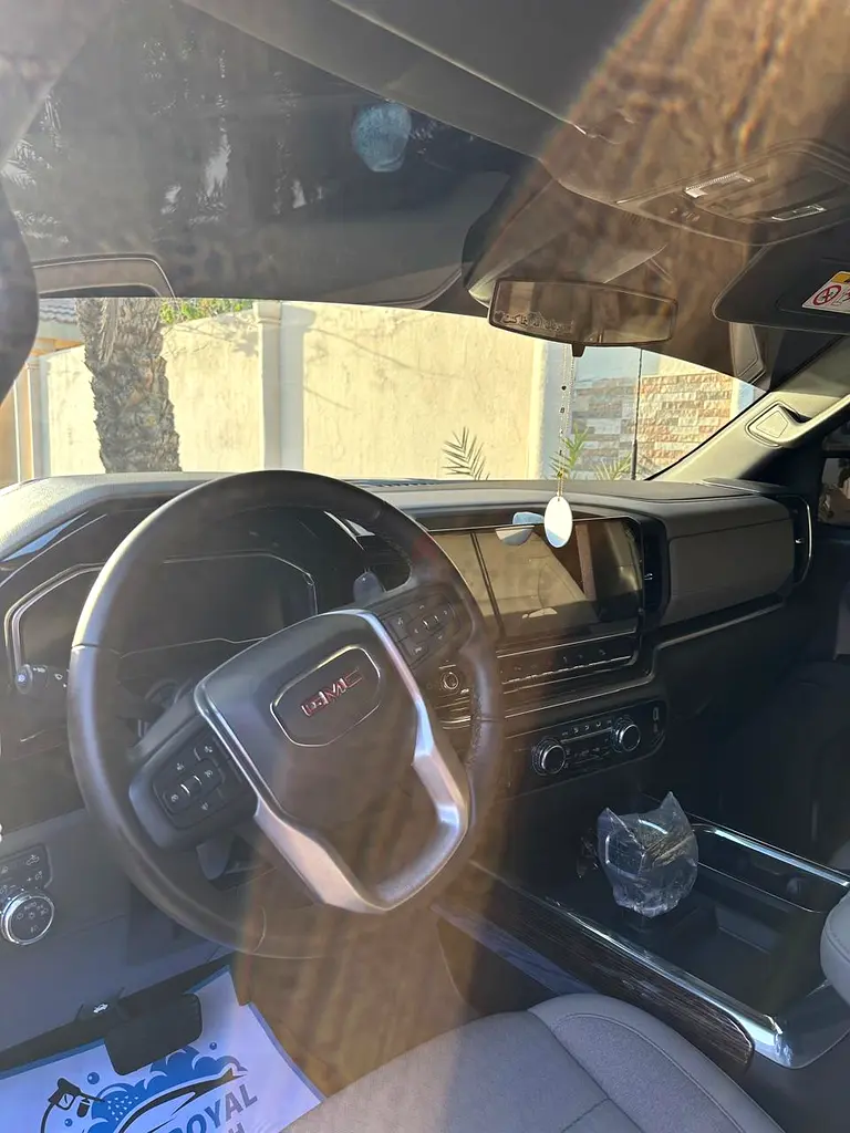 GMC Pickup 2025 GCC Specs - Image 6