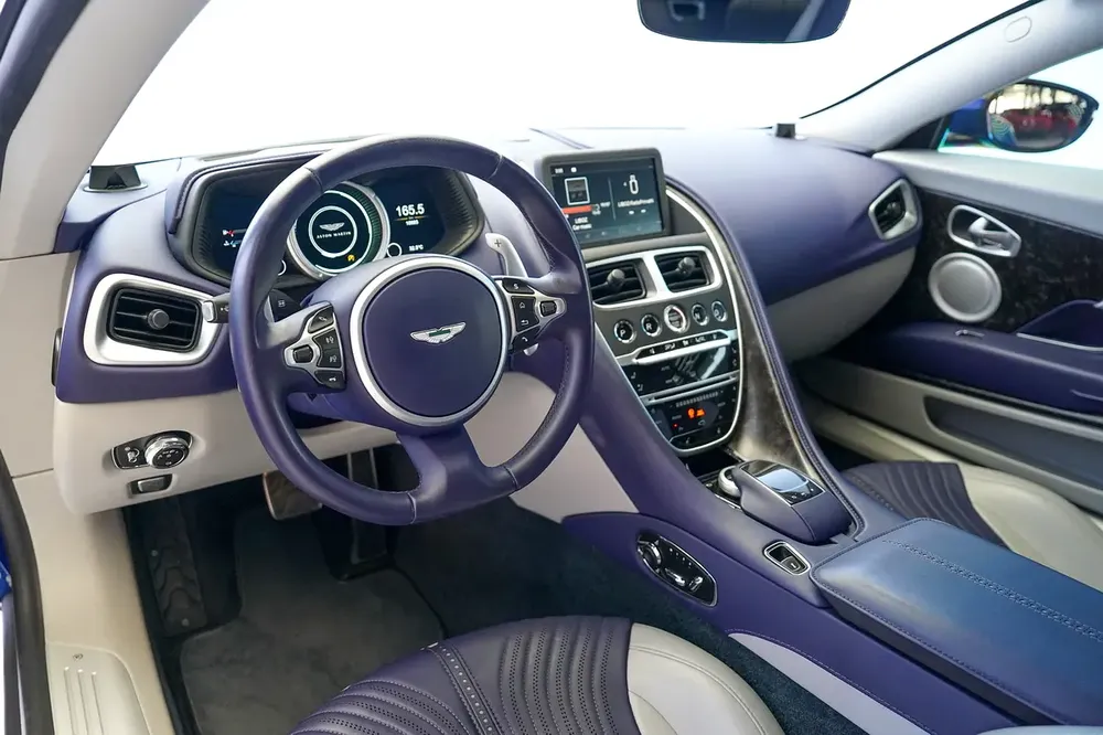 DB 11 V12 | TWO TONE INTERIOR | GCC | WARRANTY AVAILABLE - Image 9