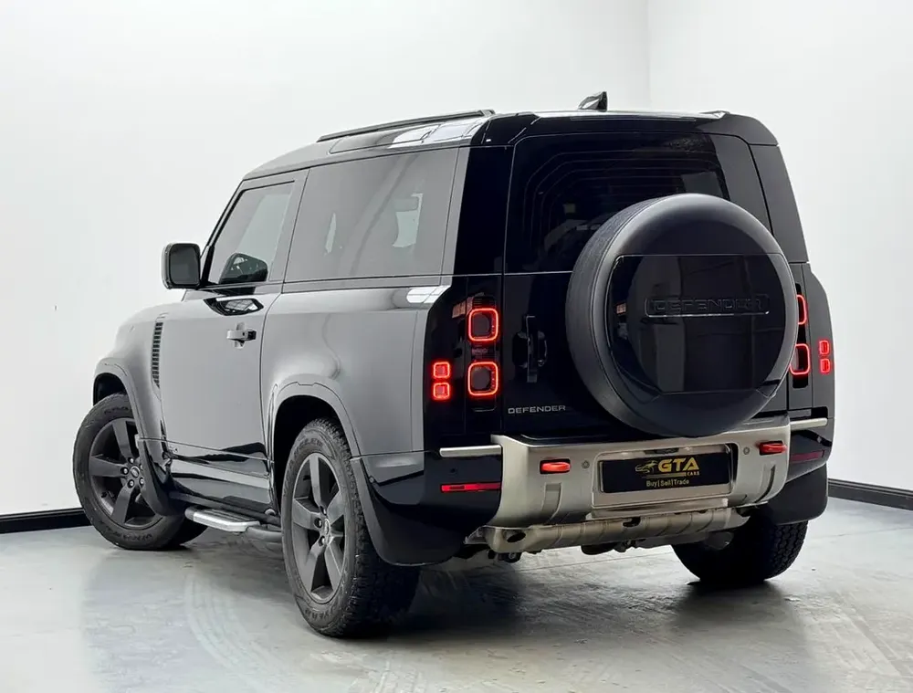 2022 Land Rover Defender 90 X P400, 2027 Land Rover Warranty, Land Rover Service History, GCC - Image 4