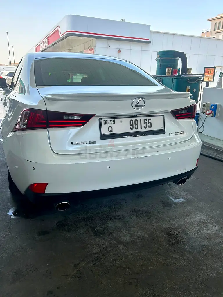 Lexus IS 250 2014 GCC Specs - Well Maintained - Image 4