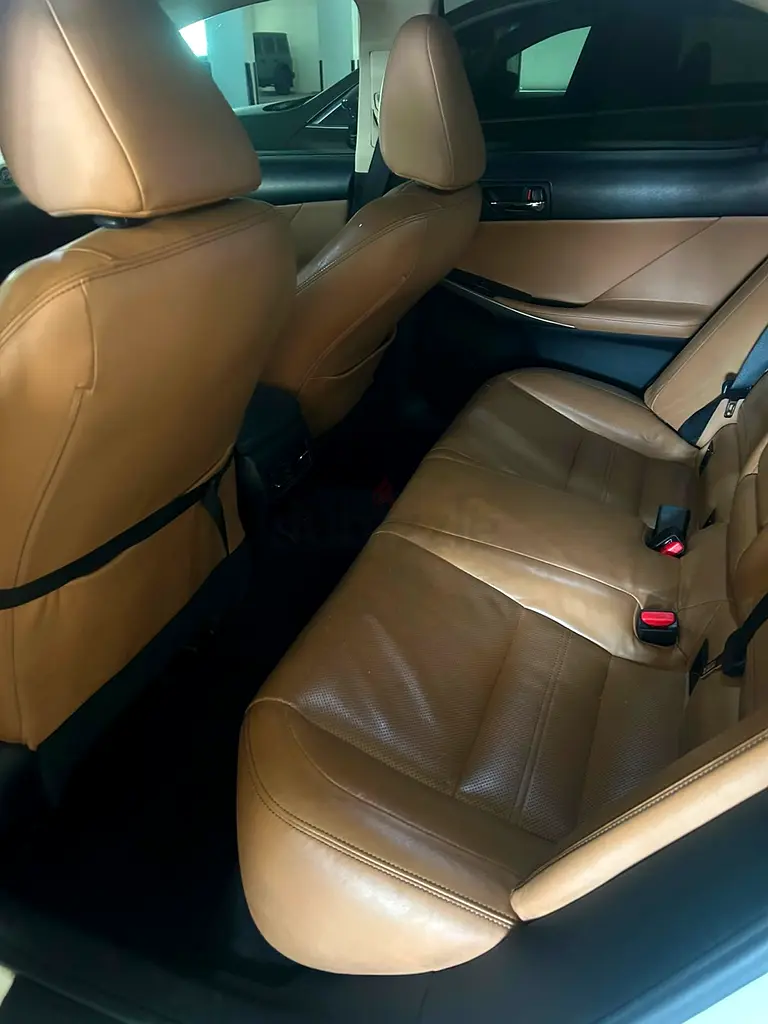 Lexus IS 250 2014 GCC Specs - Well Maintained - Image 7