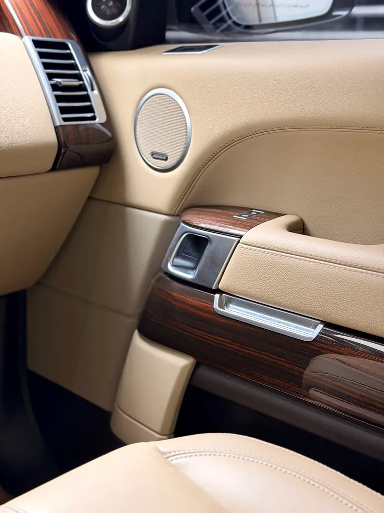 Land Rover Range Rover HSE 2016 - GCC Specs - Image 13