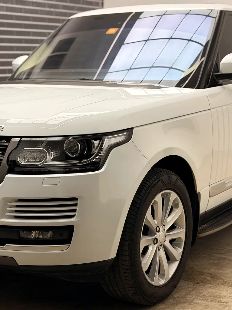 Land Rover Range Rover HSE 2016 - GCC Specs - Image 4
