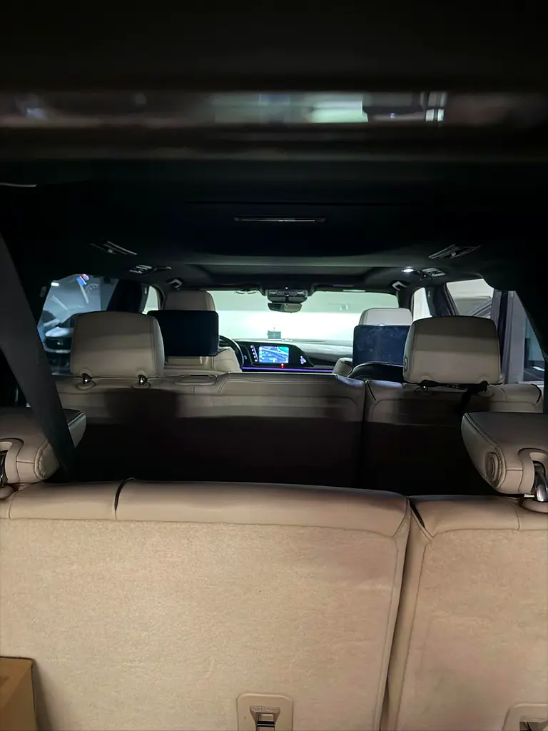 2021 Cadillac Escalade Premium Luxury | GCC Specs | Pristine Condition - Image 5