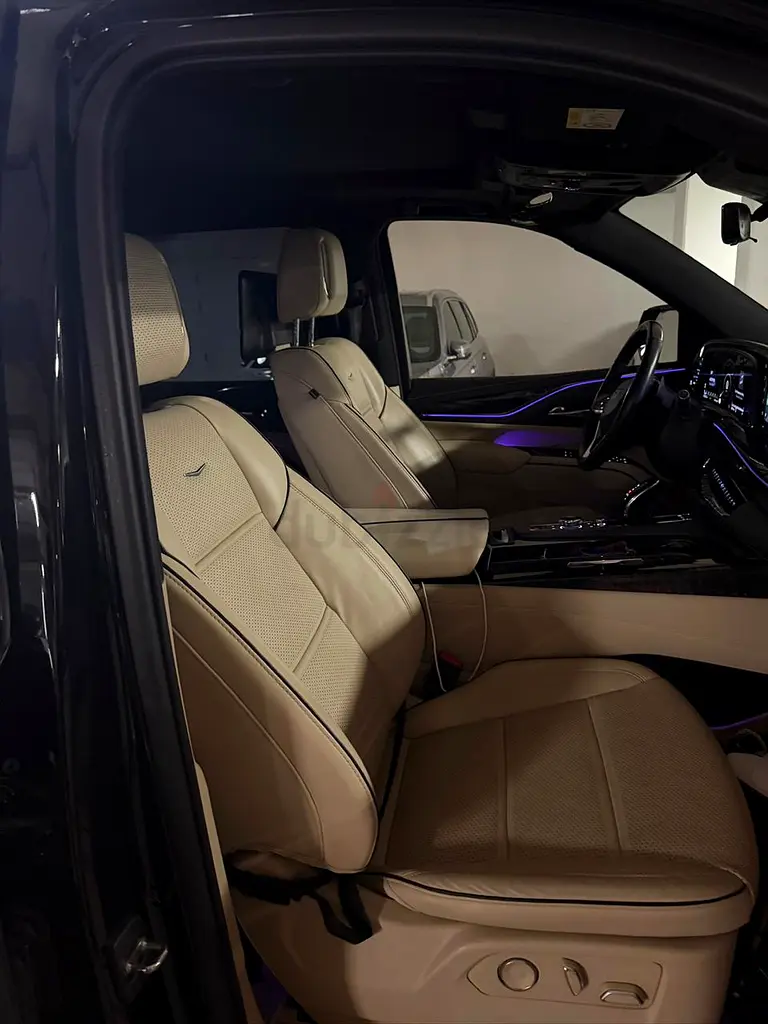 2021 Cadillac Escalade Premium Luxury | GCC Specs | Pristine Condition - Image 7