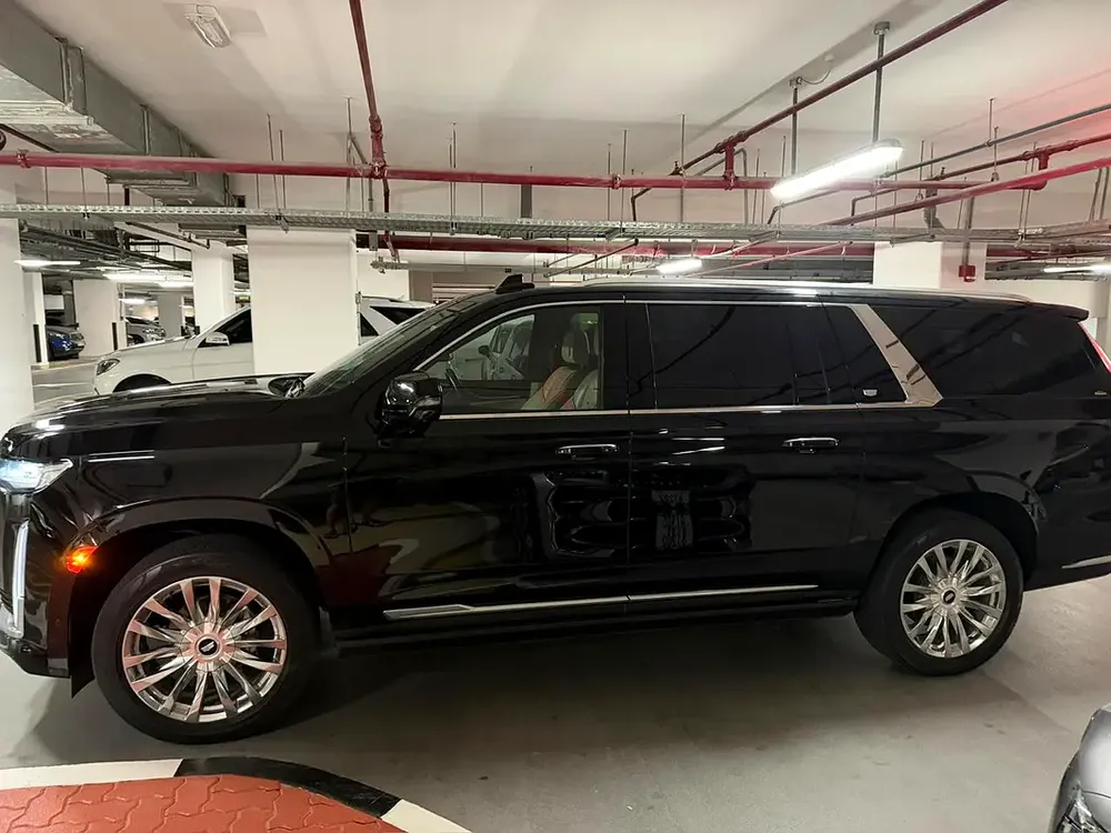 2021 Cadillac Escalade Premium Luxury | GCC Specs | Pristine Condition - Image 9