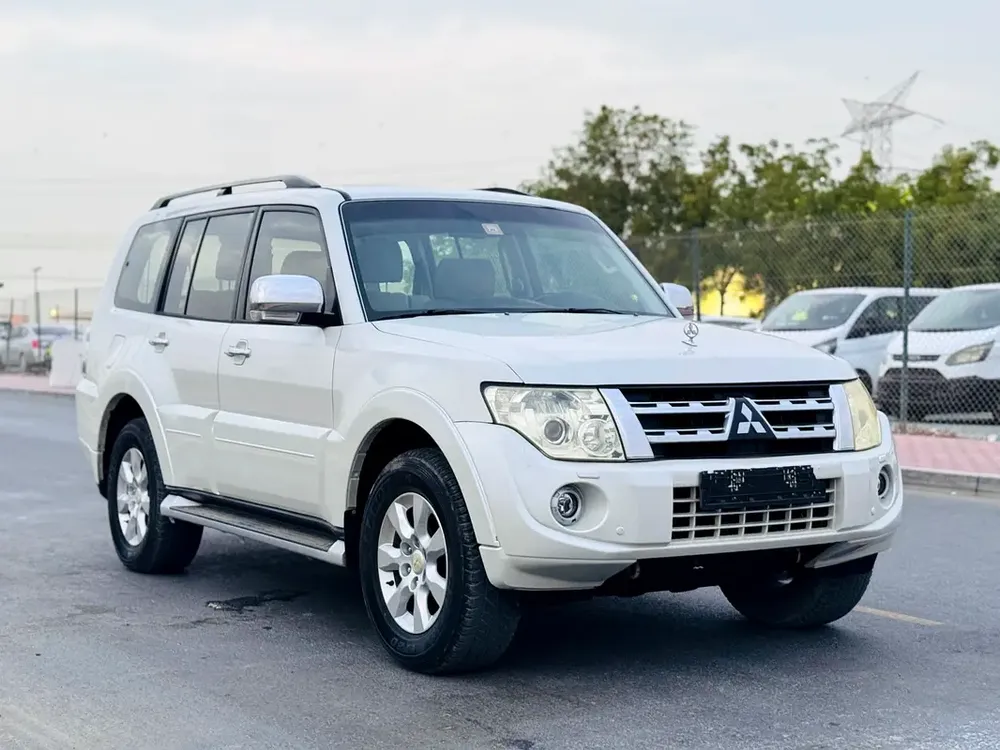 Mitsubishi Pajaro // Gcc space // Top option // Model 2014//  Good conditions - Image 6