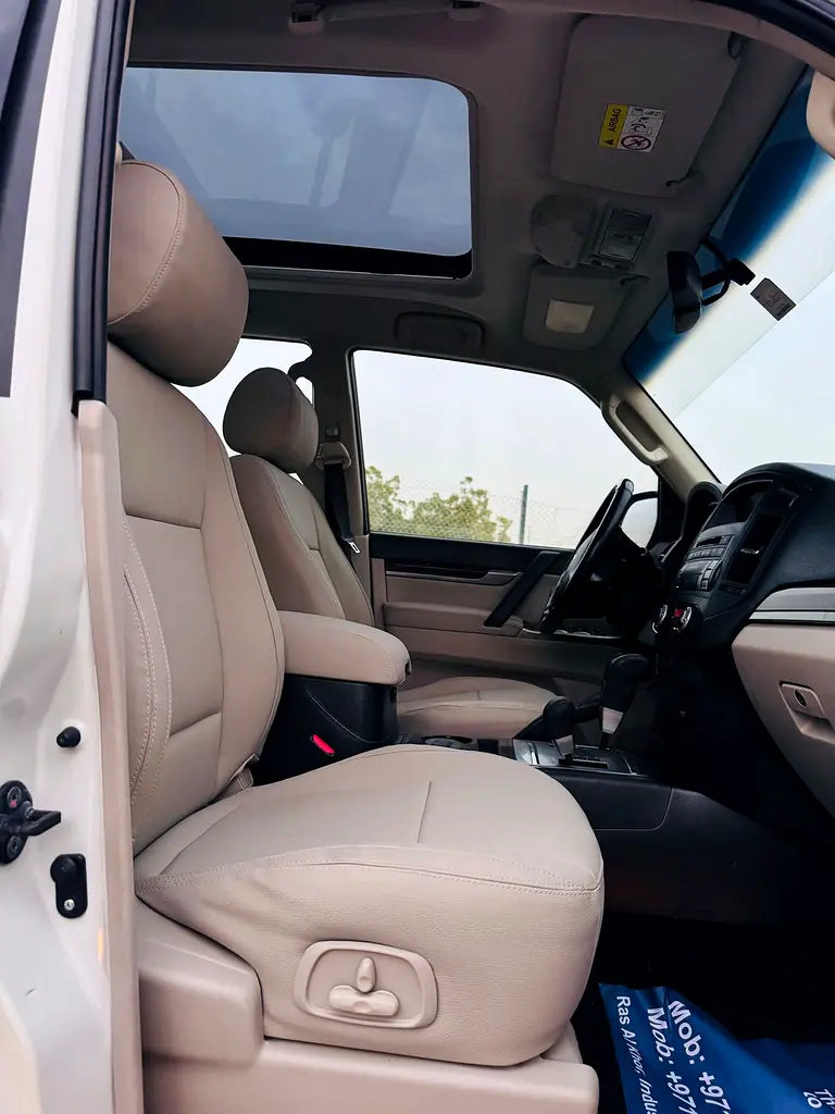 Mitsubishi Pajaro // Gcc space // Top option // Model 2014//  Good conditions - Image 9