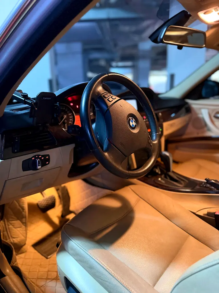 2009 BMW 335i GCC Specs - Well Maintained Luxury Sport Sedan - Image 10