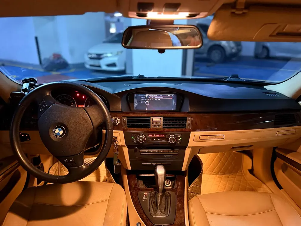 2009 BMW 335i GCC Specs - Well Maintained Luxury Sport Sedan - Image 4