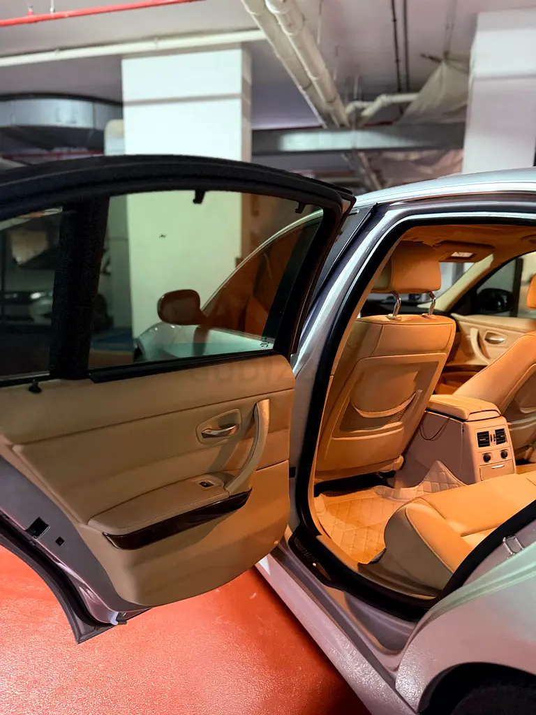 2009 BMW 335i GCC Specs - Well Maintained Luxury Sport Sedan - Image 6