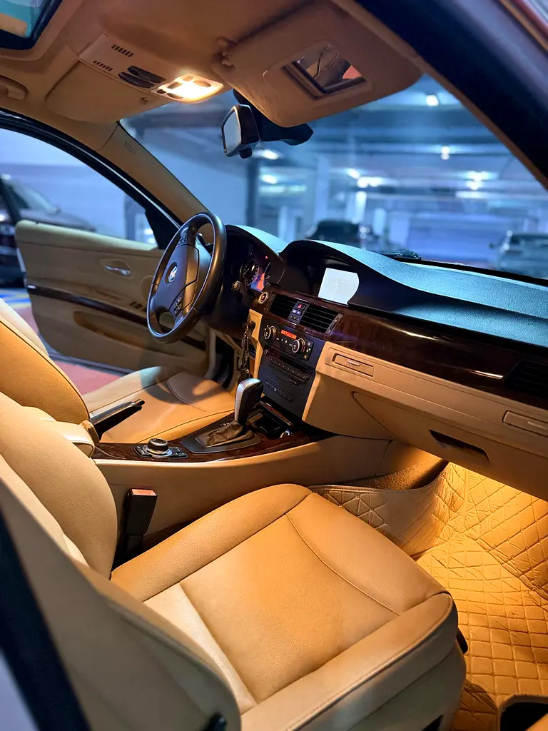 2009 BMW 335i GCC Specs - Well Maintained Luxury Sport Sedan - Image 8